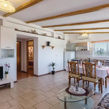 Holiday home 2 Bedroom Lovely In Vodnjan