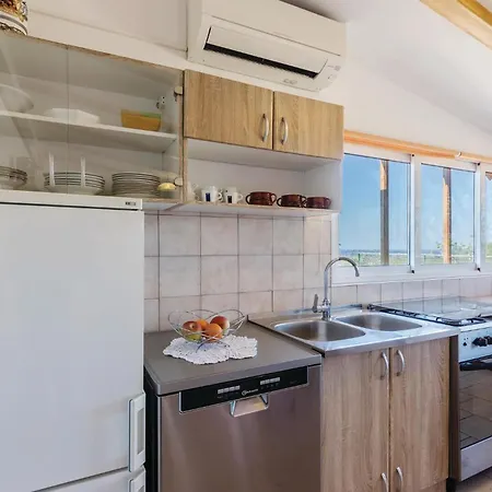 2 Bedroom Lovely In Holiday home