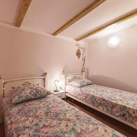 2 Bedroom Lovely In Holiday home Vodnjan