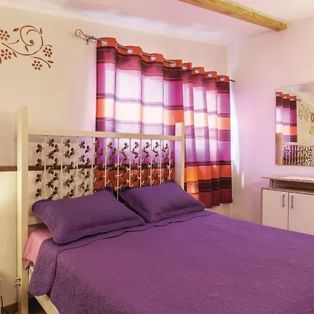 2 Bedroom Lovely In * Vodnjan