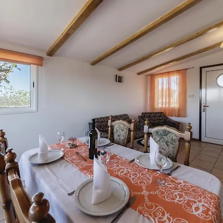 2 Bedroom Lovely In Holiday home Vodnjan
